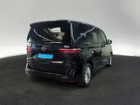 Gebraucht VW Multivan Life 150 PS (110 kW) 2024 Deep black perleffekt Van / Kleinbus