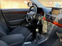 Gebraucht Toyota Avensis Executive 116 PS (85 kW) 2004 Silber Kleinwagen