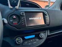 Gebraucht Toyota Yaris Hybrid 73 PS (53 kW) 2017 Grau Kleinwagen