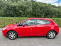 Gebraucht Opel Astra Edition 101 PS (74 kW) 2010 Rot Limousine