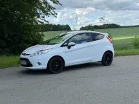 Gebraucht Ford Fiesta 82 PS (60 kW) 2010 Weiß Kleinwagen