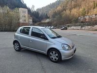 Gebraucht Toyota Yaris 86 PS (63 kW) 2002 Silber Limousine