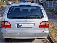 Gebraucht Mercedes E240 Classic 170 PS (125 kW) 2000 Silber Kombi