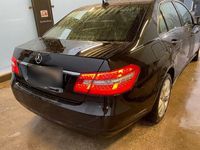 Gebraucht Mercedes E220 Elegance 170 PS (125 kW) 2010 Schwarz Limousine
