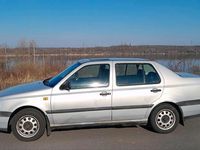Second-hand VW Vento 90 CP (66 kW) 1994 Argintiu Berlinǎ