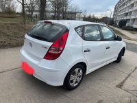 Gebraucht Hyundai i30 109 PS (80 kW) 2011 Weiß Kleinwagen