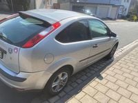 Gebraucht Ford Focus Trend 116 PS (85 kW) 2005 Grau Limousine