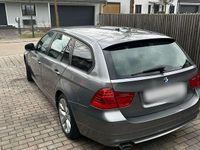 Gebraucht BMW 320 177 PS (130 kW) 2009 Grau Kombi