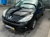 Gebraucht Peugeot 206 75 PS (55 kW) 2012 Schwarz Kleinwagen