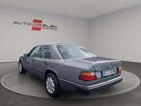 Gebraucht Mercedes E200 105 PS (77 kW) 1988 Blau Limousine