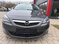 Gebraucht Opel Astra Edition 131 PS (96 kW) 2012 Grau Kombi