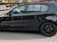 gebraucht BMW 120 i mit schwarzen Felgen - Guter Zustand