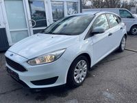 Gebraucht Ford Focus Ambiente 101 PS (74 kW) 2016 Weiß Limousine