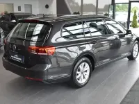 Gebraucht VW Passat 150 PS (110 kW) 2023 Grau Kombi
