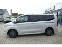 Gebraucht Ford Tourneo Titanium 136 PS (100 kW) 2025 Silber Van / Kleinbus