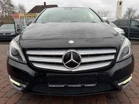 Gebraucht Mercedes B200 136 PS (100 kW) 2012 Kosmosschwarz  metalliclack Van / Kleinbus