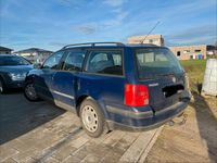 Gebraucht VW Passat 90 PS (66 kW) 2000 Blau Kombi
