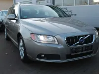 Gebraucht Volvo V70 Summum 109 PS (80 kW) 2010 Gold Kombi