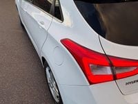 Gebraucht Hyundai i30 Passion 120 PS (88 kW) 2017 Weiß Kleinwagen