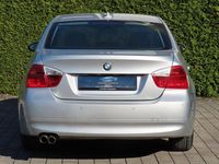 Gebraucht BMW 325 Sport Line 218 PS (160 kW) 2005 Silber Limousine