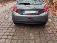 Gebraucht Peugeot 208 Allure 110 PS (80 kW) 2015 Grau Kleinwagen