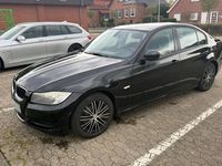 Gebraucht BMW 316 105 PS (77 kW) 2011 Schwarz Limousine