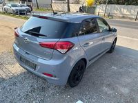 Gebraucht Hyundai i20 Style 101 PS (74 kW) 2016 Grau Limousine