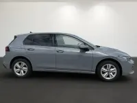 Gebraucht VW Golf VIII Life 150 PS (110 kW) 2025 Mondsteingrau Limousine