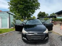 Gebraucht Hyundai i20 Edition 101 PS (74 kW) 2015 Schwarz Kleinwagen