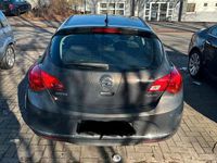 Gebraucht Opel Astra 140 PS (102 kW) 2013 Grau Limousine