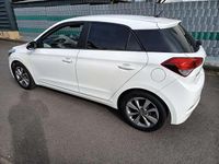 Gebraucht Hyundai i20 Style 101 PS (74 kW) 2016 Weiß Limousine