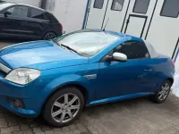 Używany Opel Tigra Cosmo 90 KM (66 kW) 2004 Niebieski Kabriolet