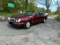 Second-hand Mercedes E240 167 CP (122 kW) 1998 Roșu Berlinǎ