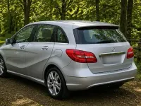 Gebraucht Mercedes B180 122 PS (89 kW) 2012 Silber Van / Kleinbus