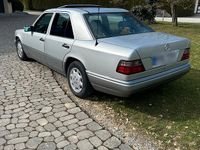 Usata Mercedes E250 113 CV (83 kW) 1994 Argento Berlina