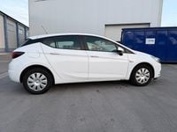 Gebraucht Opel Astra 101 PS (74 kW) 2017 Weiß Limousine