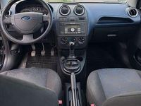 Gebraucht Ford Fiesta Ambiente 60 PS (44 kW) 2006 Blau Kleinwagen