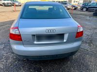 Second-hand Audi A4 102 CP (75 kW) 2002 Argintiu Berlinǎ