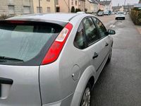 Second-hand Ford Focus 101 CP (74 kW) 2005 Argintiu Berlinǎ