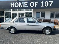Gebraucht Mercedes 200 109 PS (80 kW) 1984 Silber Limousine