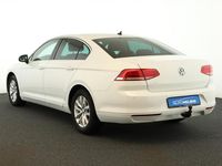 Gebraucht VW Passat Comfortline 150 PS (110 kW) 2017 Pure white SUV