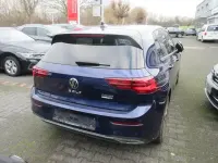 Gebraucht VW Golf VII Life 150 PS (110 kW) 2021 Blau Kleinwagen