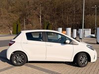 Gebraucht Toyota Yaris 111 PS (81 kW) 2017 Weiß Kleinwagen