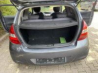 Gebraucht Hyundai i20 77 PS (56 kW) 2009 Grau Kleinwagen