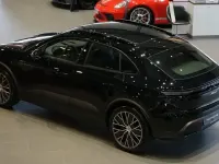 Gebraucht Porsche Macan 4 Electric 300 kW (408 PS) 2026 Tiefschwarz SUV