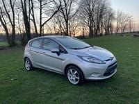 Gebraucht Ford Fiesta Trend 97 PS (71 kW) 2009 Silber Kleinwagen