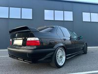 Second-hand BMW 320 150 CP (110 kW) 1992 Negru Berlinǎ