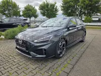 Neu Hyundai i30 GO! 150 PS (110 kW) 2026 Cypress green Limousine
