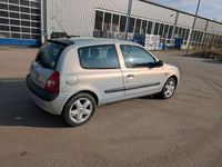 Gebraucht Renault Clio II 75 PS (55 kW) 2003 Silber Kleinwagen