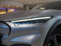 Gebraucht Ford Mustang Mach-E 197 kW (269 PS) 2021 Silber metallic SUV